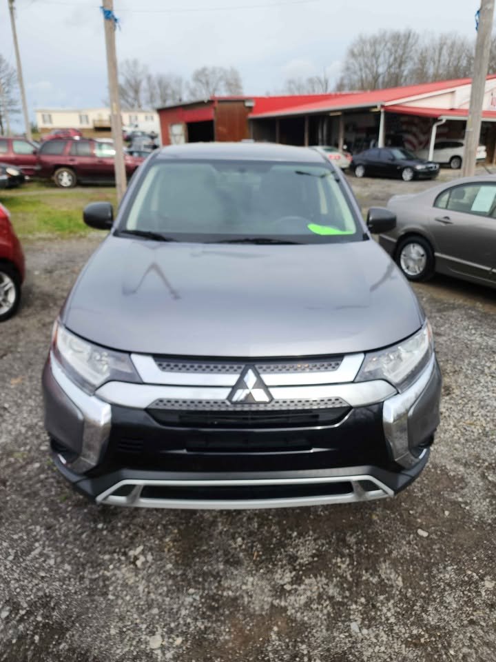 2019 Mitsubishi Outlander ES FWD's photo