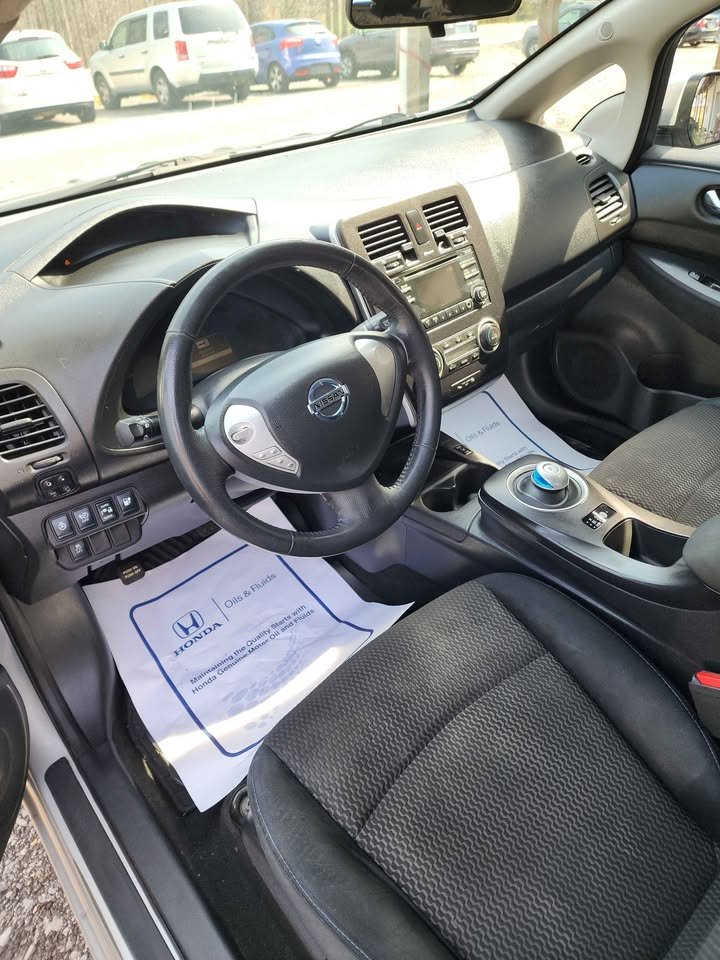 2014 Nissan LEAF S - Photo 7