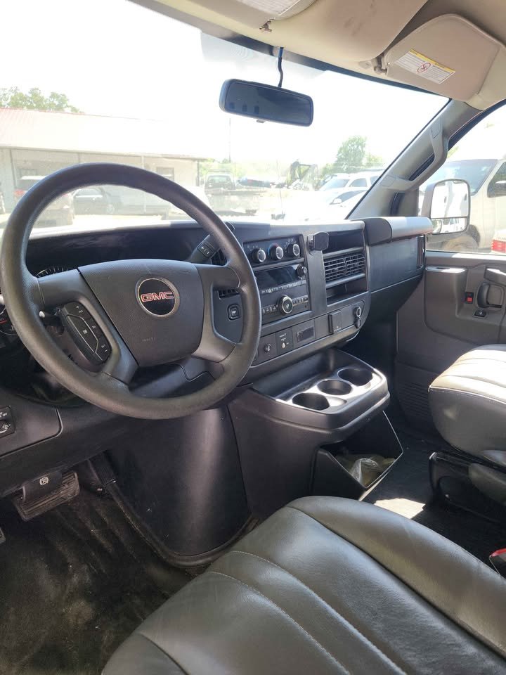 2017 GMC Savana Cargo Work Van - Photo 6