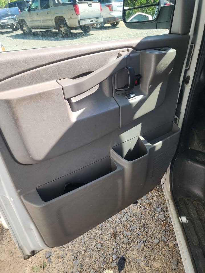 2017 GMC Savana Cargo Work Van - Photo 7