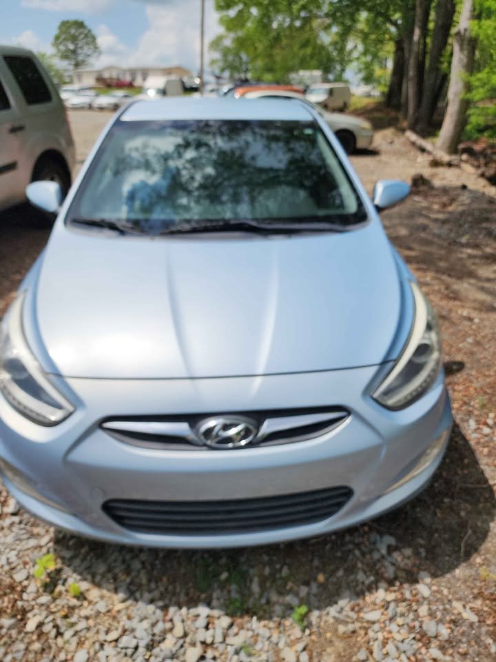 2014 Hyundai Accent SE 5-Door 6-Speed Manual's photo